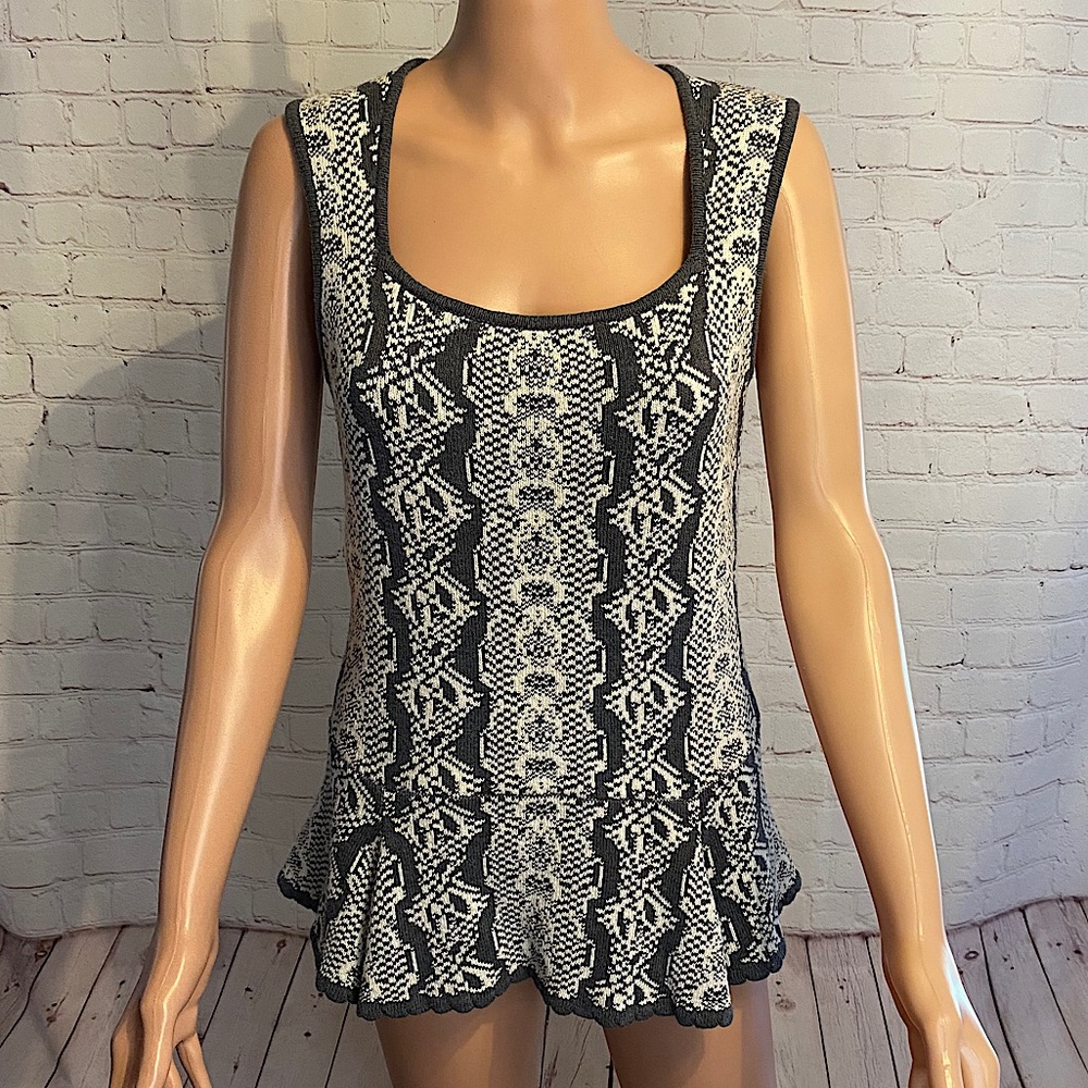 CAbi grey and white patterned sweater tank peplum top size medium